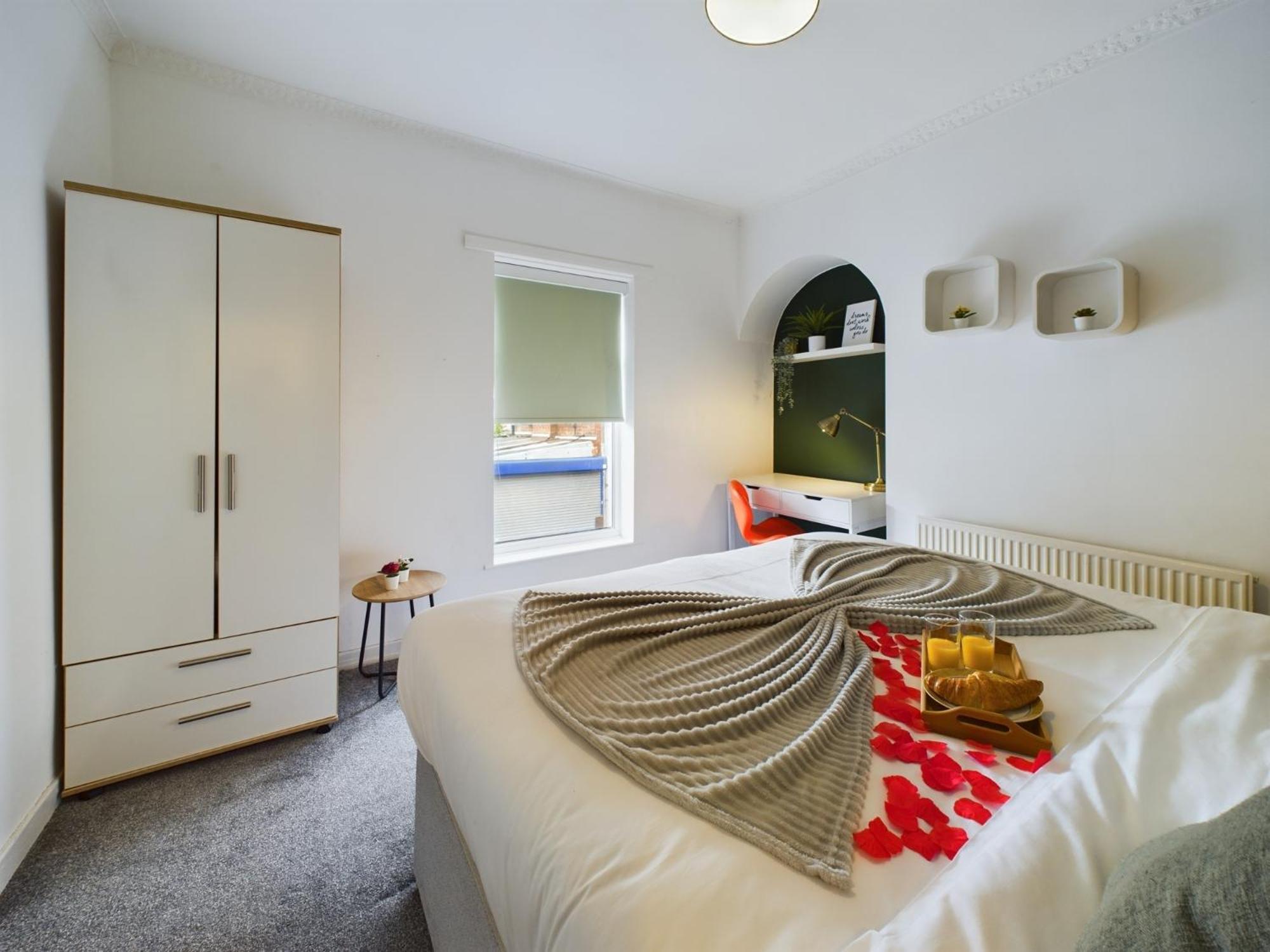 Charming Apartments - Cosy Retreat - Short Drive To City Centre - Free Parking Liverpool Exteriör bild