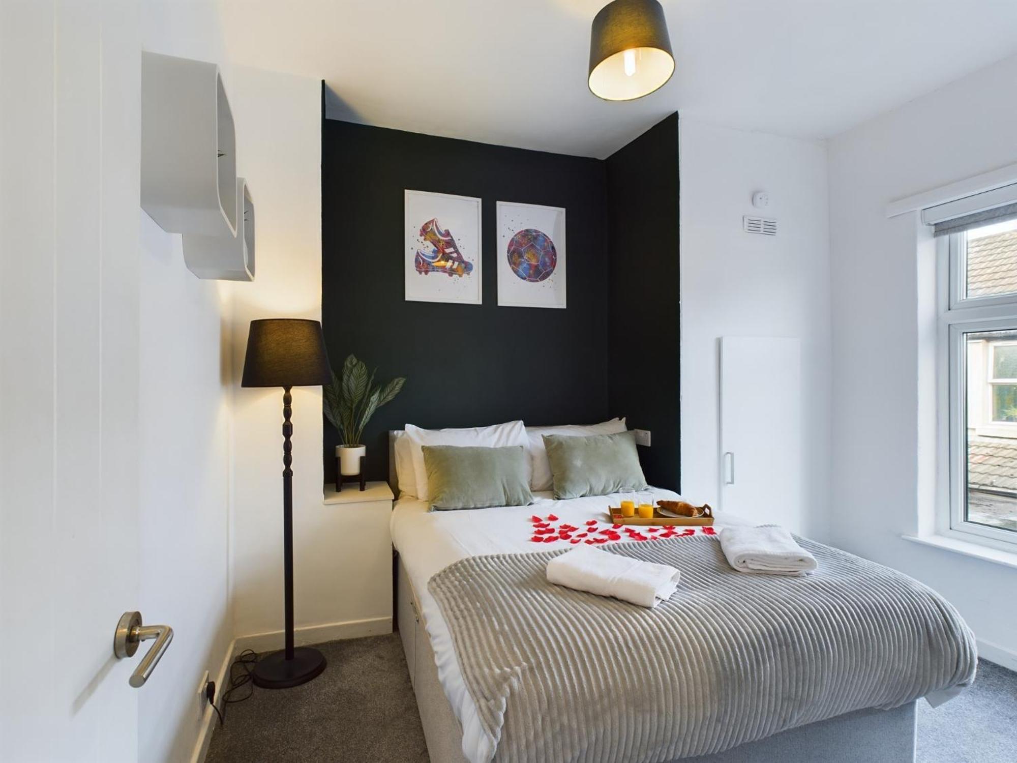 Charming Apartments - Cosy Retreat - Short Drive To City Centre - Free Parking Liverpool Exteriör bild