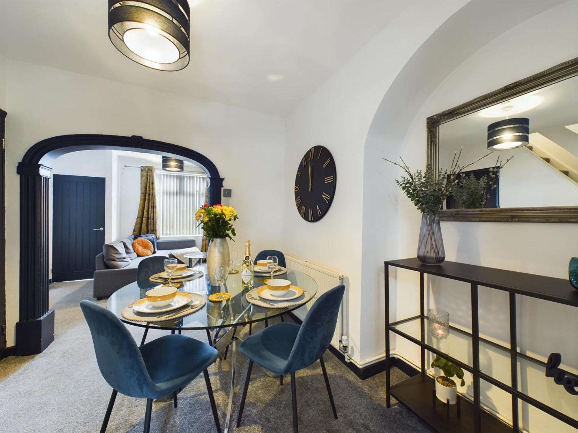 Charming Apartments - Cosy Retreat - Short Drive To City Centre - Free Parking Liverpool Exteriör bild
