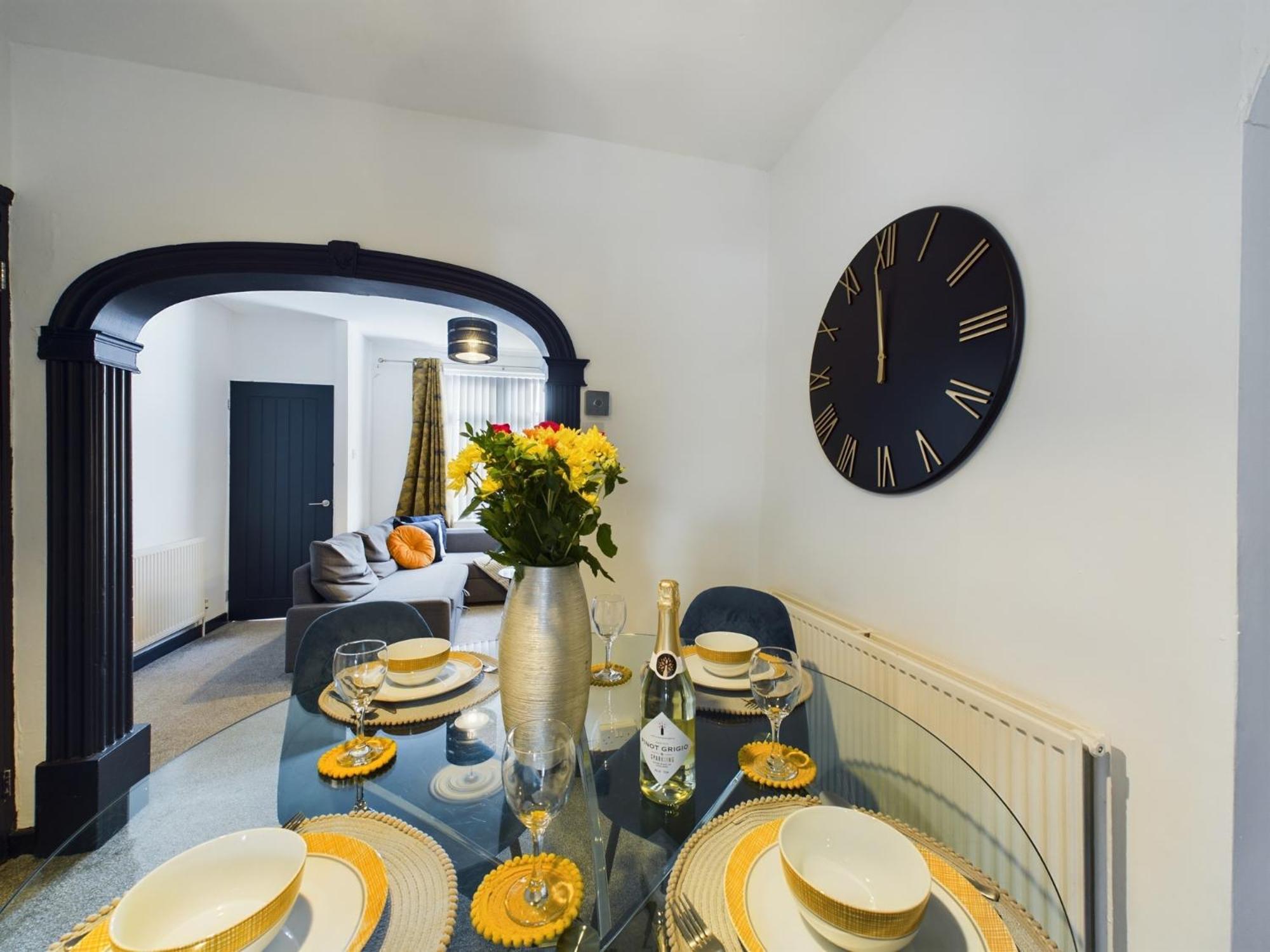 Charming Apartments - Cosy Retreat - Short Drive To City Centre - Free Parking Liverpool Exteriör bild