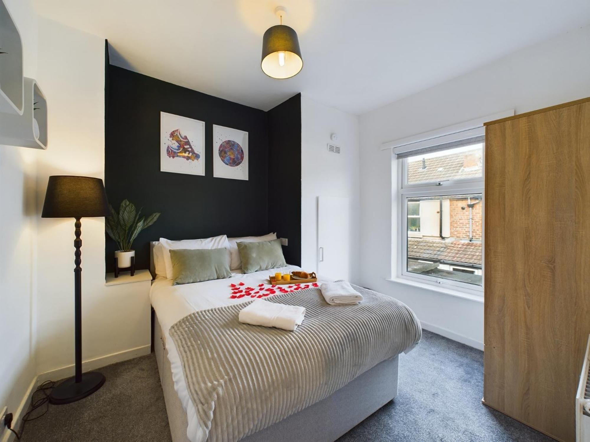 Charming Apartments - Cosy Retreat - Short Drive To City Centre - Free Parking Liverpool Exteriör bild