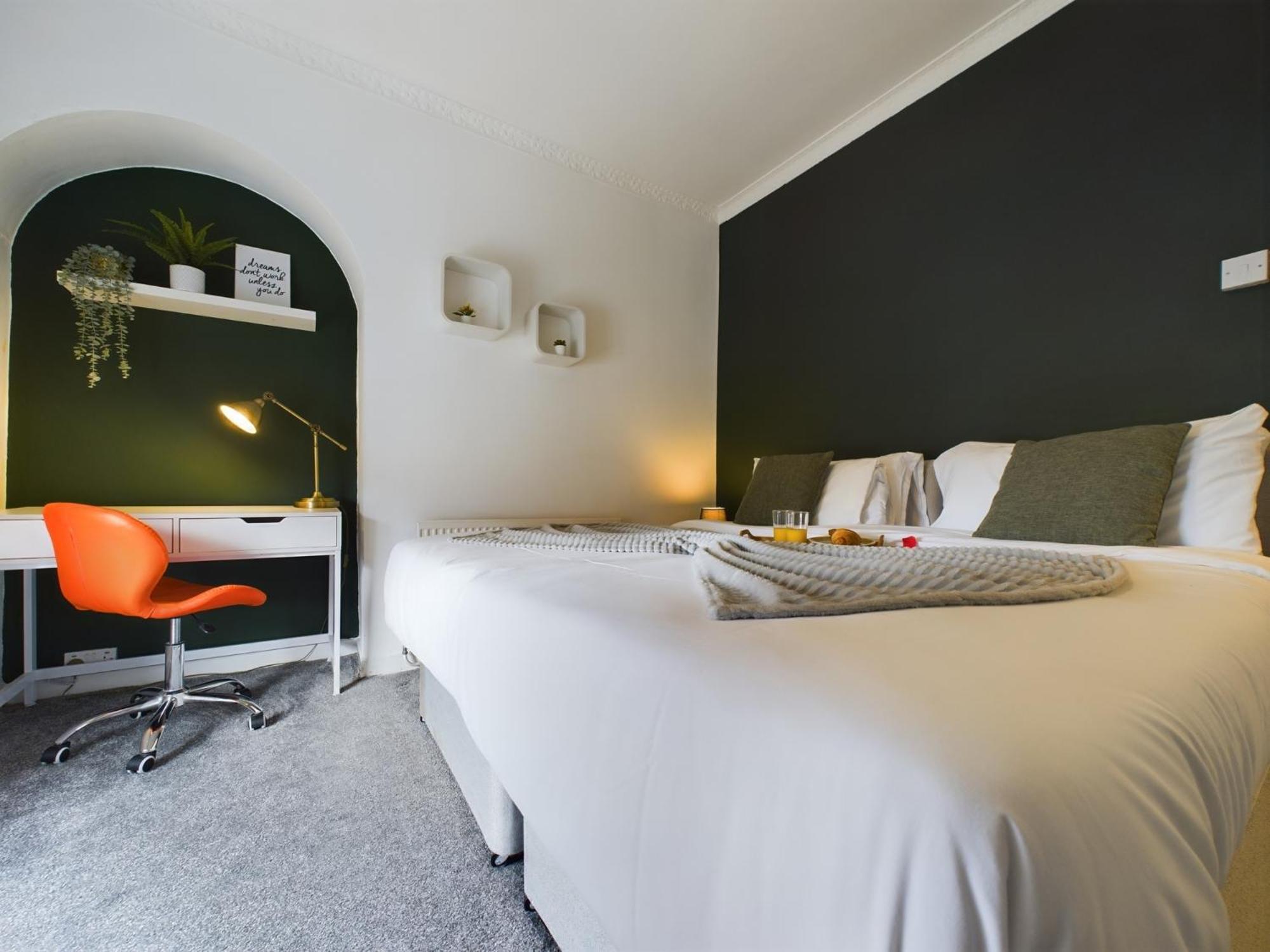 Charming Apartments - Cosy Retreat - Short Drive To City Centre - Free Parking Liverpool Exteriör bild