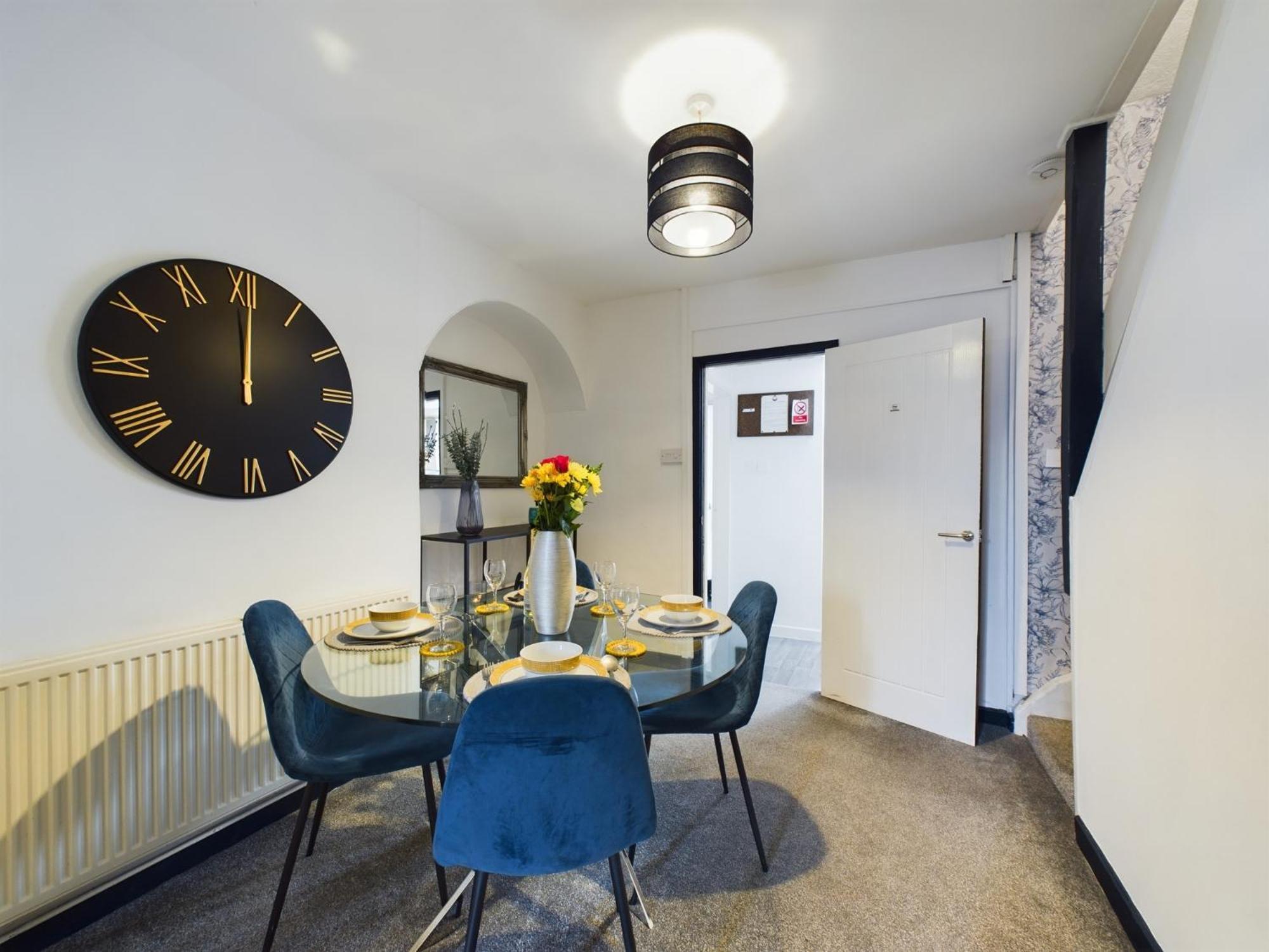Charming Apartments - Cosy Retreat - Short Drive To City Centre - Free Parking Liverpool Exteriör bild